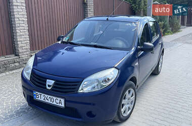Хетчбек Dacia Sandero 2009 в Чернівцях