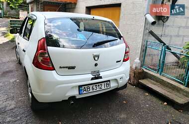 Хетчбек Dacia Sandero 2009 в 