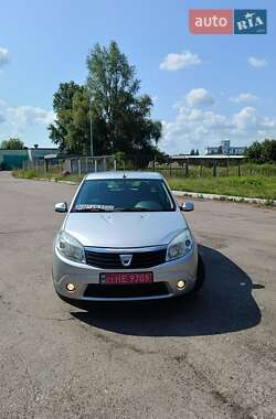 Хэтчбек Dacia Sandero 2010 в Чернигове