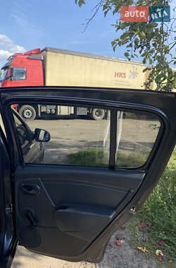Хэтчбек Dacia Sandero 2009 в 