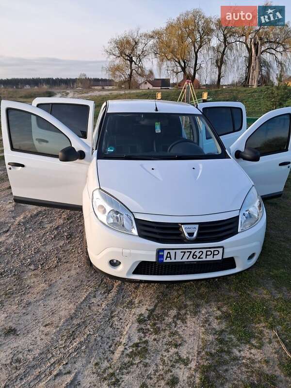 Хэтчбек Dacia Sandero 2009 в Броварах