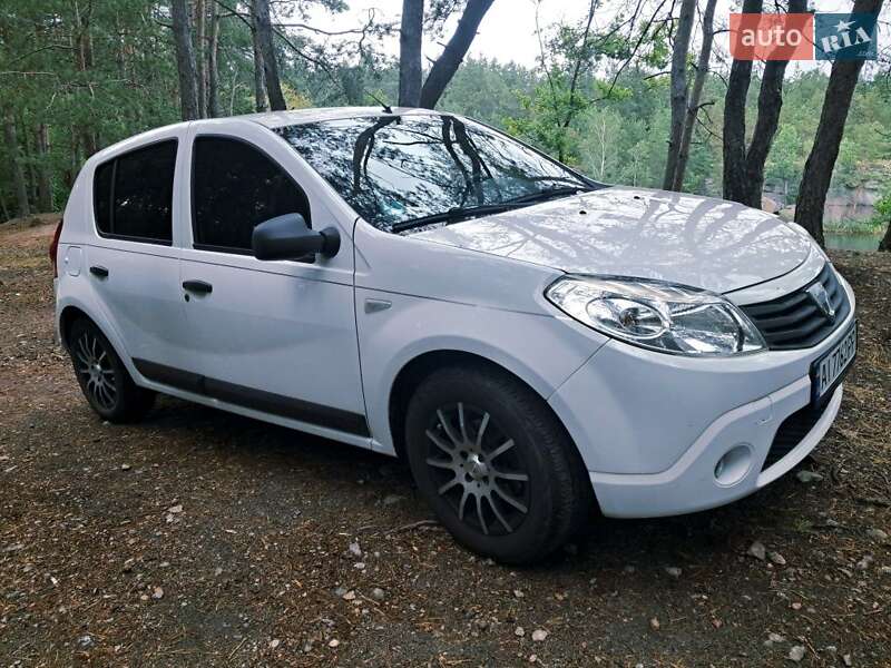 Хэтчбек Dacia Sandero 2009 в Броварах