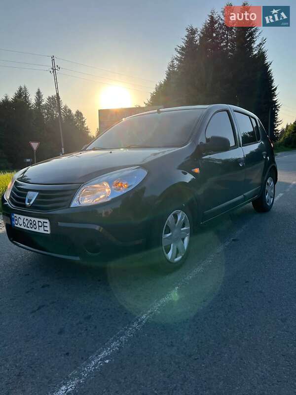 Хетчбек Dacia Sandero 2009 в Східниці