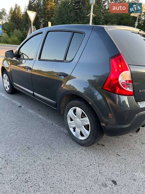 Хетчбек Dacia Sandero 2009 в Східниці