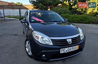 Хэтчбек Dacia Sandero 2010 в Полтаве