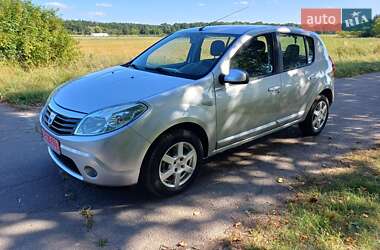 Хетчбек Dacia Sandero 2009 в Луцьку