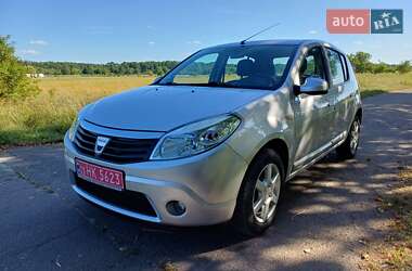 Хетчбек Dacia Sandero 2009 в Луцьку