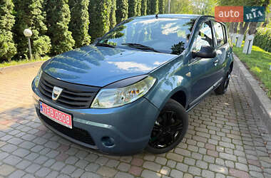 Хэтчбек Dacia Sandero 2009 в Луцке