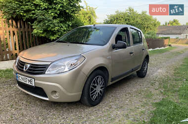 Хэтчбек Dacia Sandero 2012 в Каменке-Бугской
