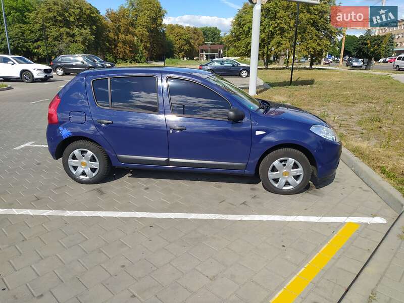 Хэтчбек Dacia Sandero 2009 в Черкассах