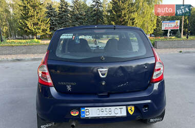 Хэтчбек Dacia Sandero 2012 в 