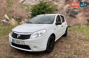 Хэтчбек Dacia Sandero 2009 в Нововолынске