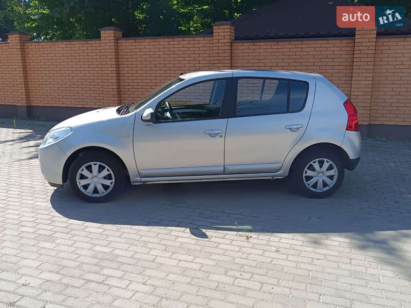Хэтчбек Dacia Sandero 2009 в Красилове