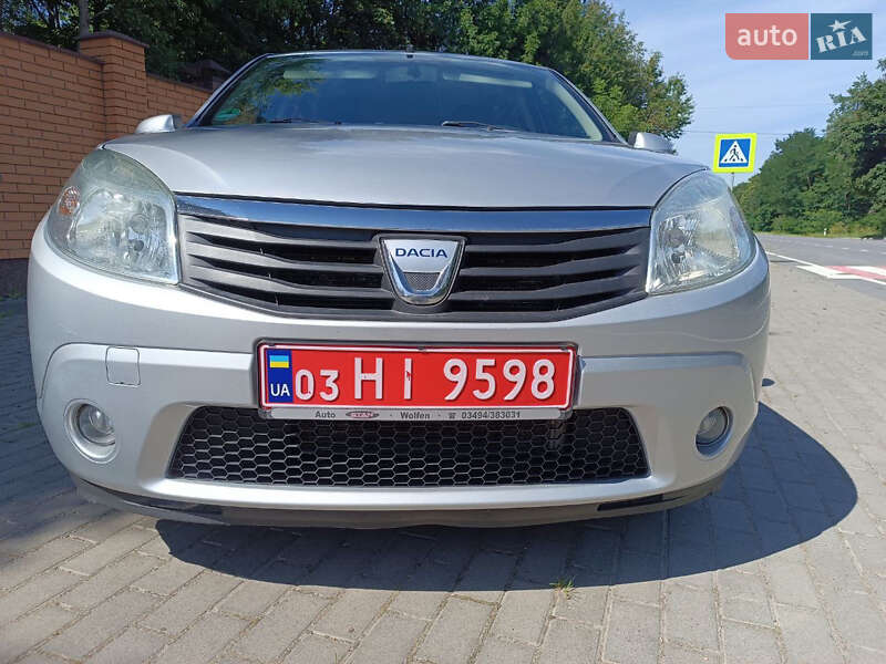 Хэтчбек Dacia Sandero 2009 в Красилове