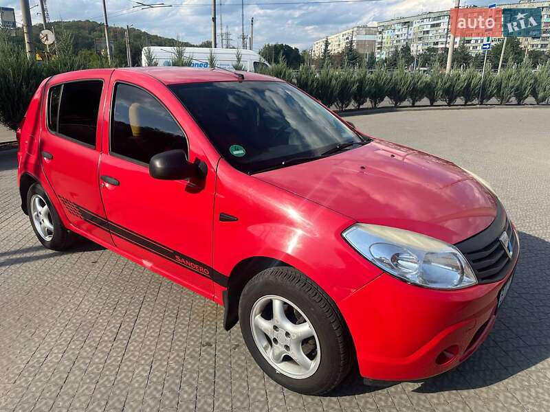 Хэтчбек Dacia Sandero 2009 в Полтаве