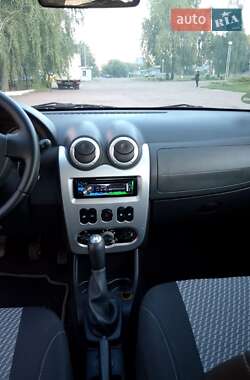 Хэтчбек Dacia Sandero 2009 в 