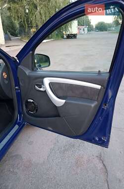 Хэтчбек Dacia Sandero 2009 в 