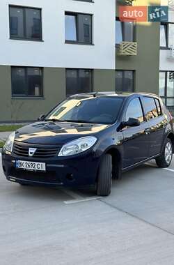 Хетчбек Dacia Sandero 2010 в Рівному