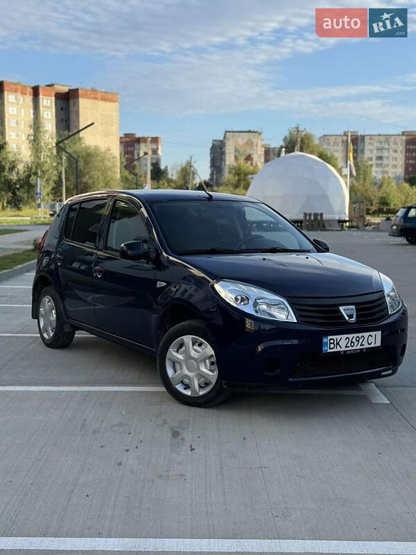 Хетчбек Dacia Sandero 2010 в Рівному