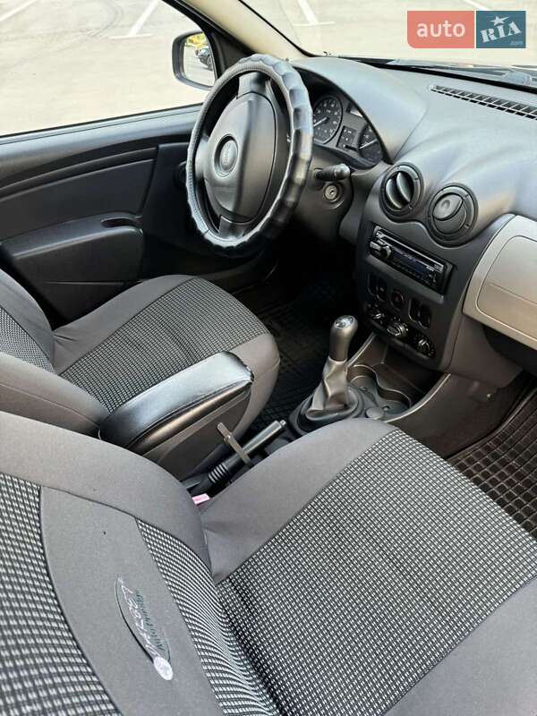 Хетчбек Dacia Sandero 2010 в Рівному