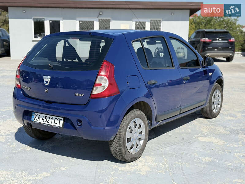 Хетчбек Dacia Sandero 2009 в Києві