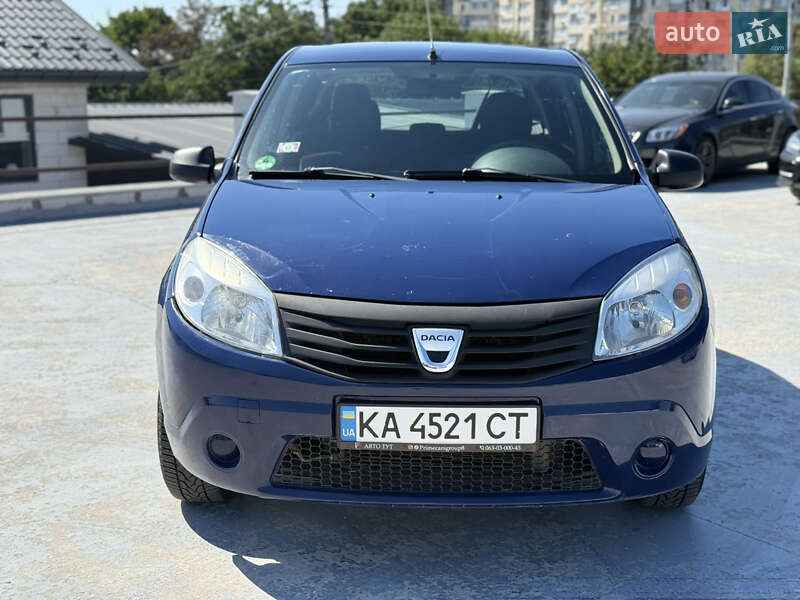 Хетчбек Dacia Sandero 2009 в Києві
