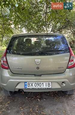 Хетчбек Dacia Sandero 2008 в Старокостянтинові