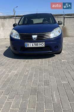Хэтчбек Dacia Sandero 2009 в 
