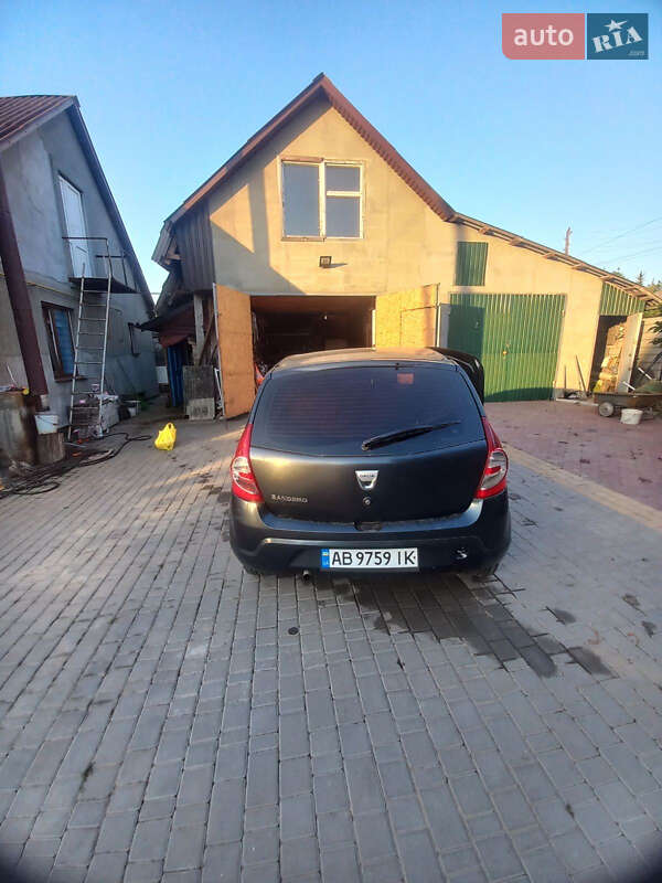 Dacia Sandero 2011