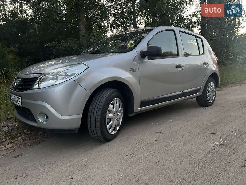 Хетчбек Dacia Sandero 2008 в Чернігові