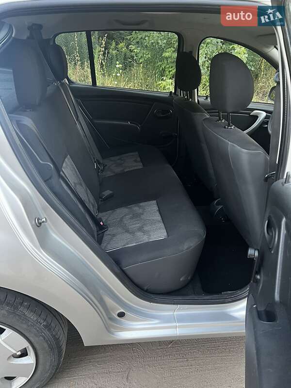 Хетчбек Dacia Sandero 2008 в Чернігові