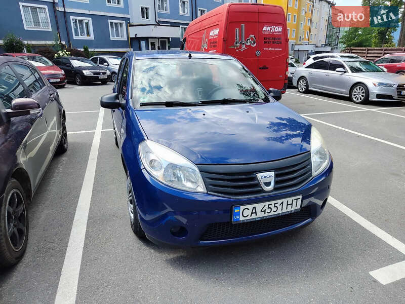 Хэтчбек Dacia Sandero 2009 в Ирпене