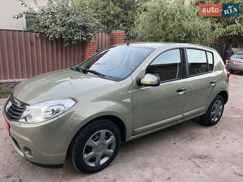 Хетчбек Dacia Sandero 2008 в Охтирці