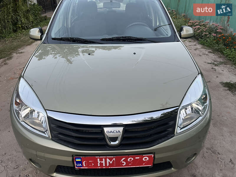 Хетчбек Dacia Sandero 2008 в Охтирці