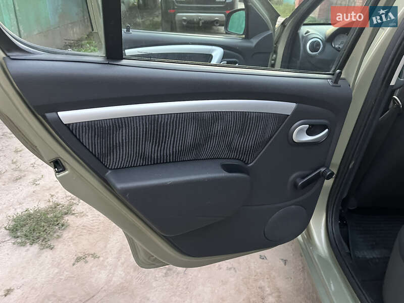 Хетчбек Dacia Sandero 2008 в Охтирці