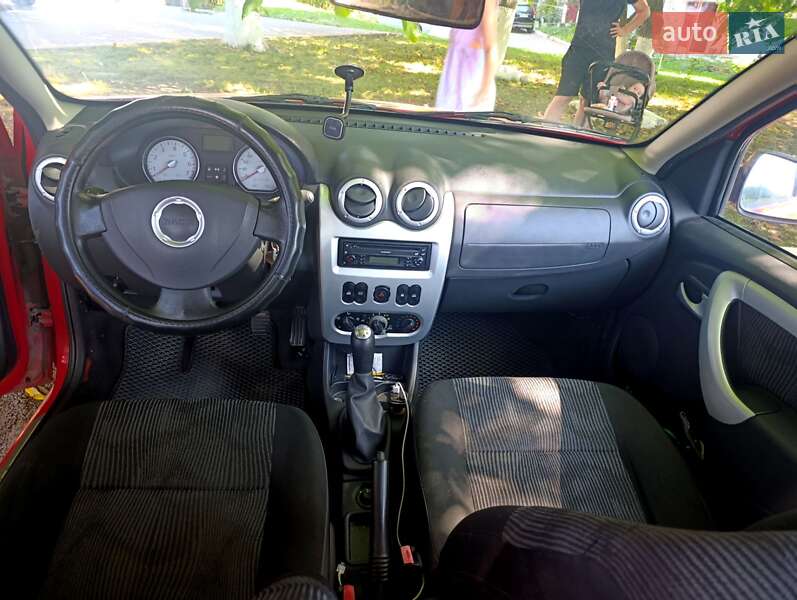 Хетчбек Dacia Sandero 2008 в Вінниці