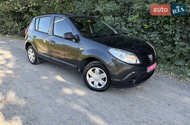 Хэтчбек Dacia Sandero 2010 в Ровно