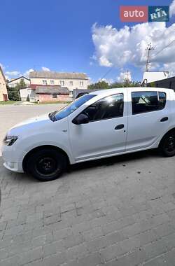 Хэтчбек Dacia Sandero 2013 в 