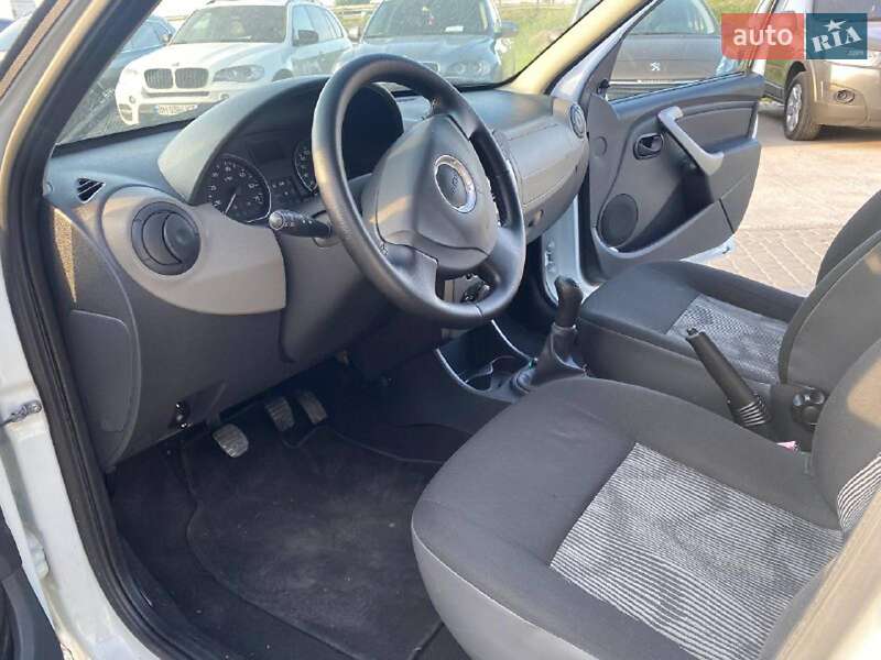 Хэтчбек Dacia Sandero 2010 в Львове