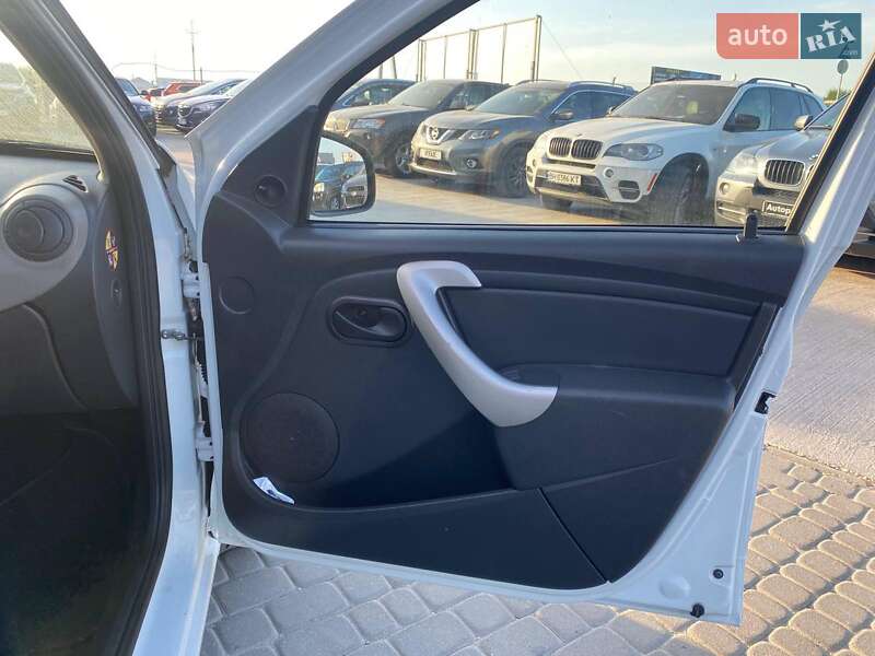 Хэтчбек Dacia Sandero 2010 в Львове