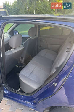 Хэтчбек Dacia Sandero 2009 в 