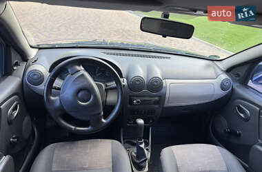 Хэтчбек Dacia Sandero 2009 в 