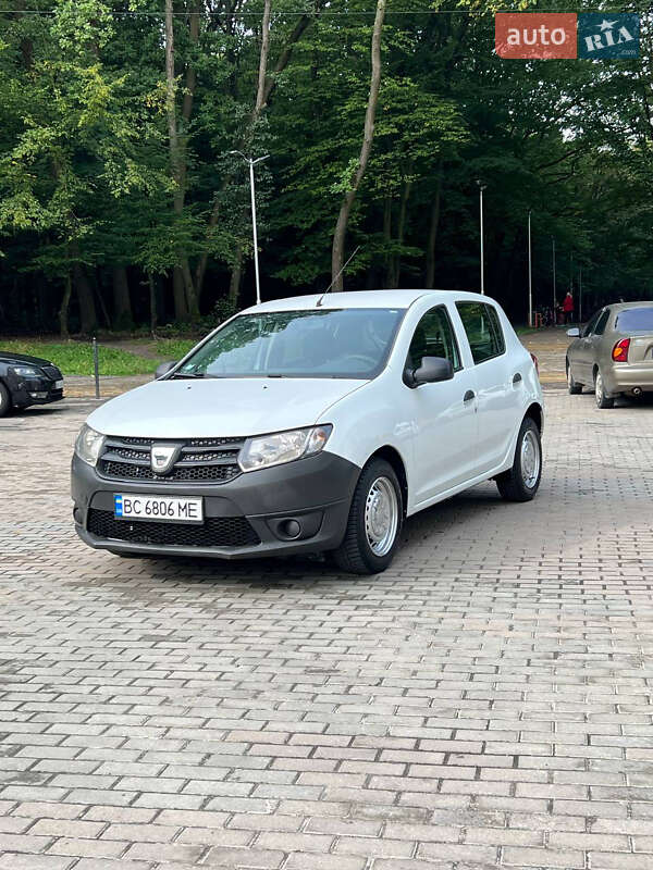 Хэтчбек Dacia Sandero 2015 в 