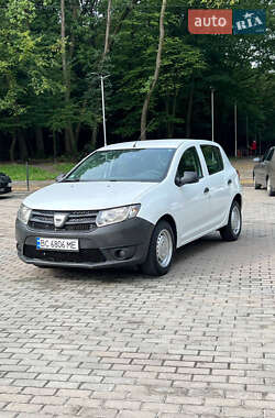Хэтчбек Dacia Sandero 2015 в 