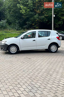 Хэтчбек Dacia Sandero 2015 в 