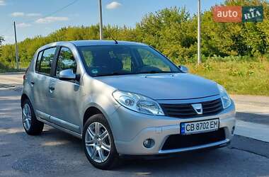 Хэтчбек Dacia Sandero 2010 в Соснице