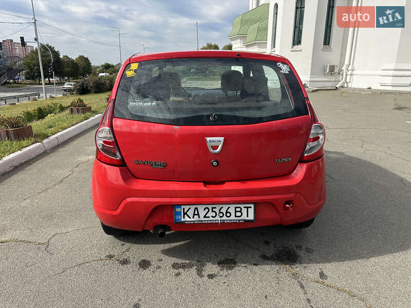 Хэтчбек Dacia Sandero 2009 в Киеве