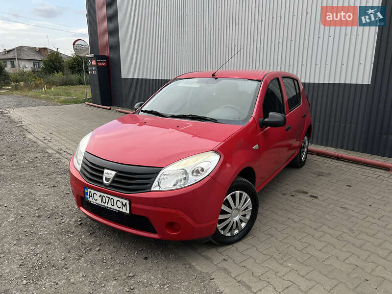 Хэтчбек Dacia Sandero 2009 в 