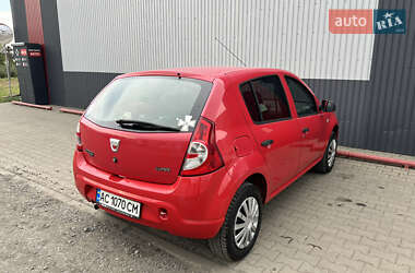 Хэтчбек Dacia Sandero 2009 в 