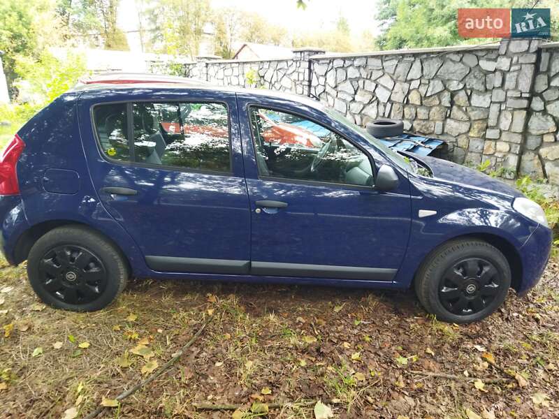 Хэтчбек Dacia Sandero 2009 в Ивано-Франковске